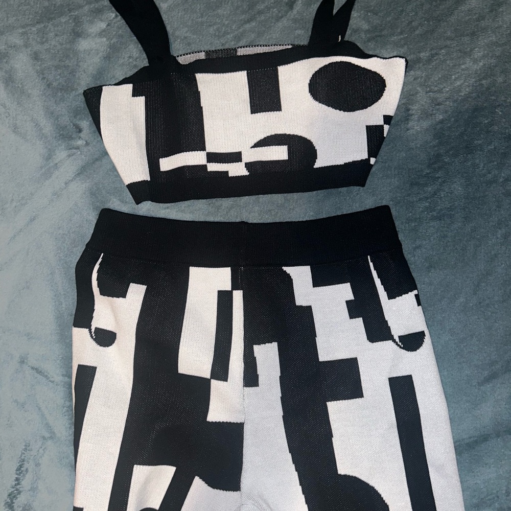 Abstract Two Piece set - Picture 5 of 7